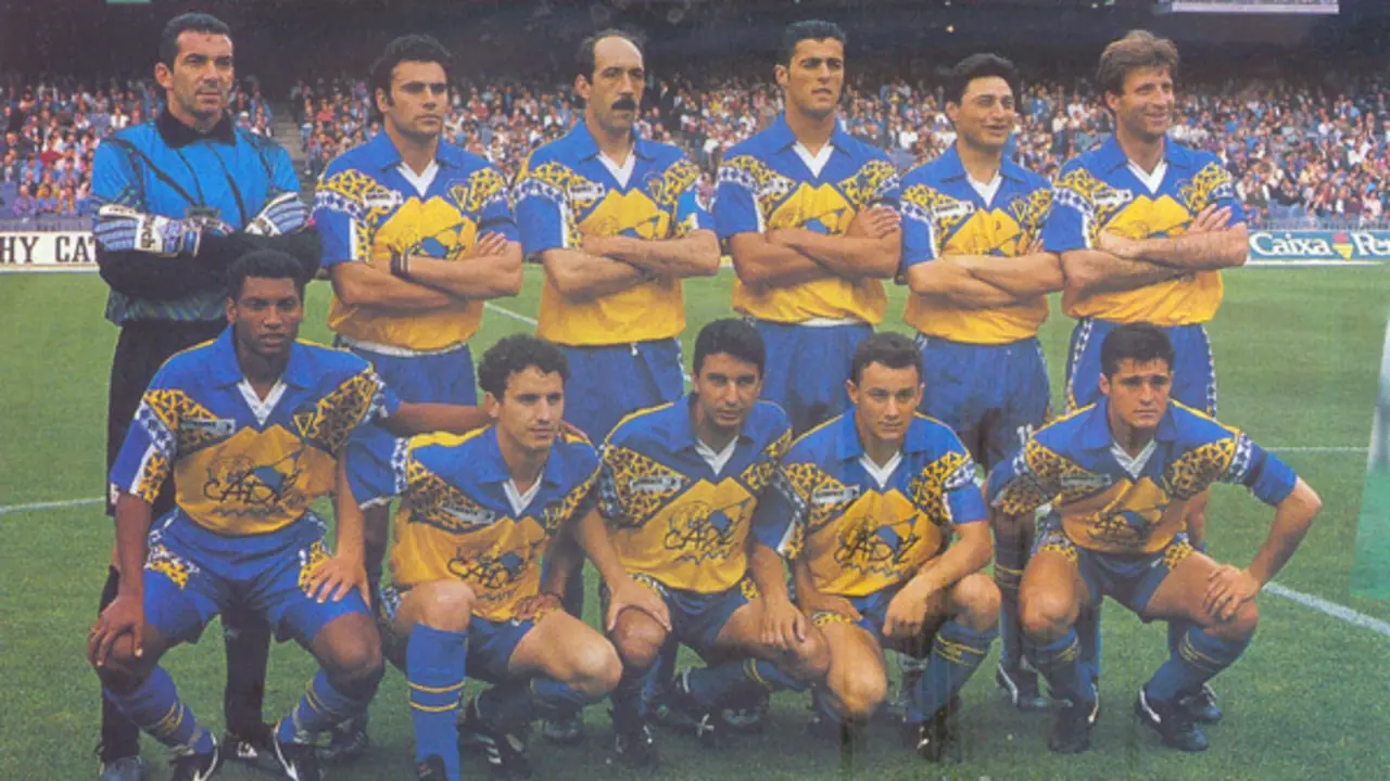 El C&aacute;diz de la &eacute;poca de los 90' vivi&oacute; su mejor etapa en el f&uacute;tbol profesional | Foto: infraf&uacute;tbol.com