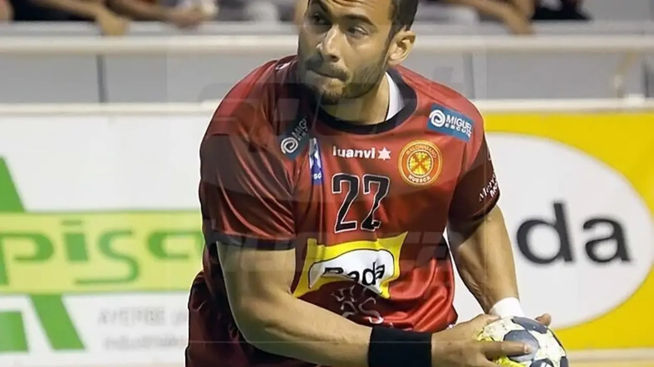 Dij&agrave; con la camiseta del Bada Huesca. Foto: C. Pascual