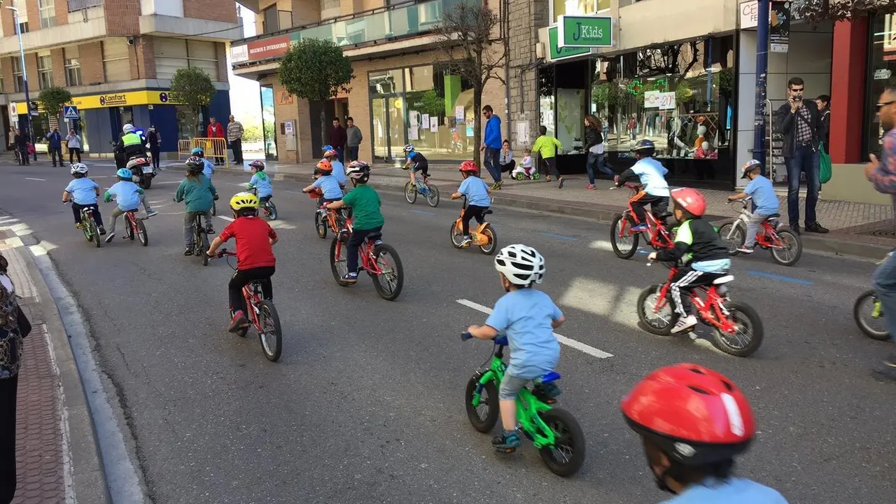 Los m&aacute;s j&oacute;venes ciclistas disfrutaron de una nueva edici&oacute;n de la 'Mini QH'. 