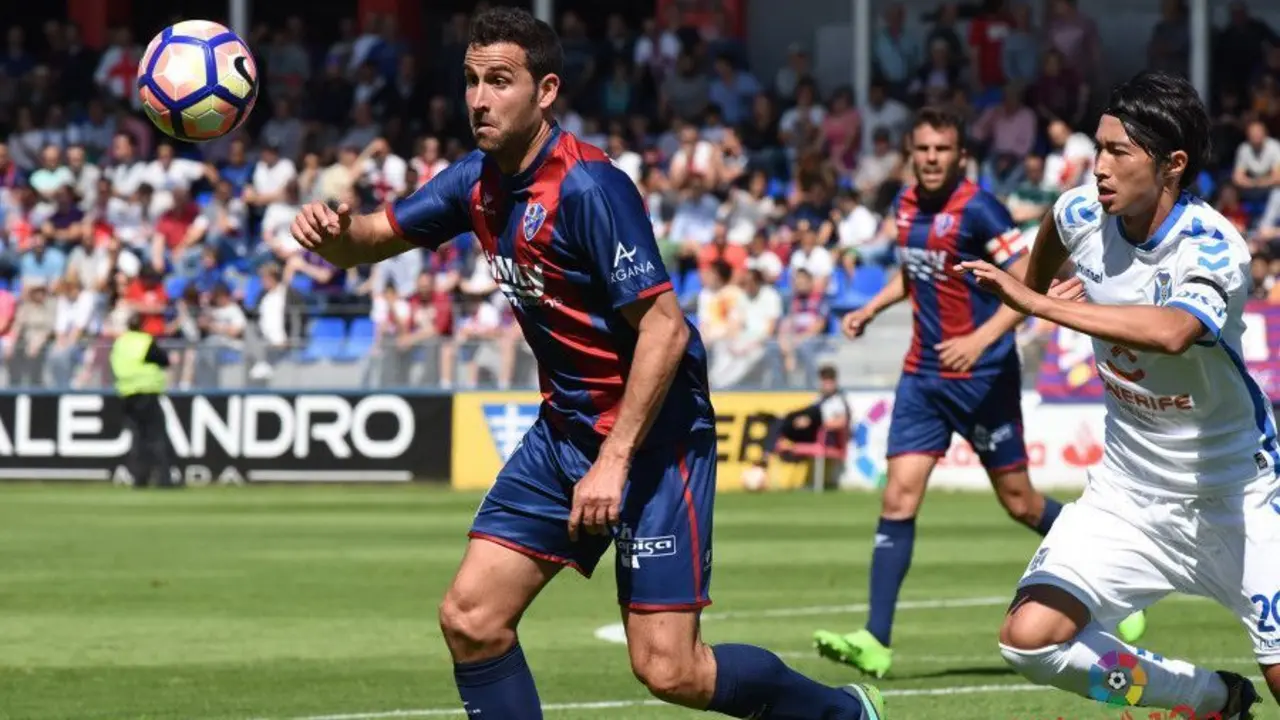 I&ntilde;igo L&oacute;pez con la camiseta del Huesca | Foto: LaLiga
