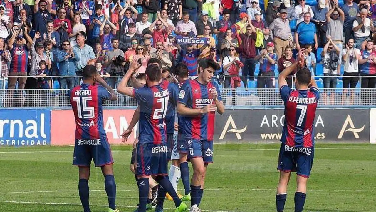 La Ciudad de Huesca, una de las que m&aacute;s se vuelca con su equipo de f&uacute;tbol | Foto: C.Pascual