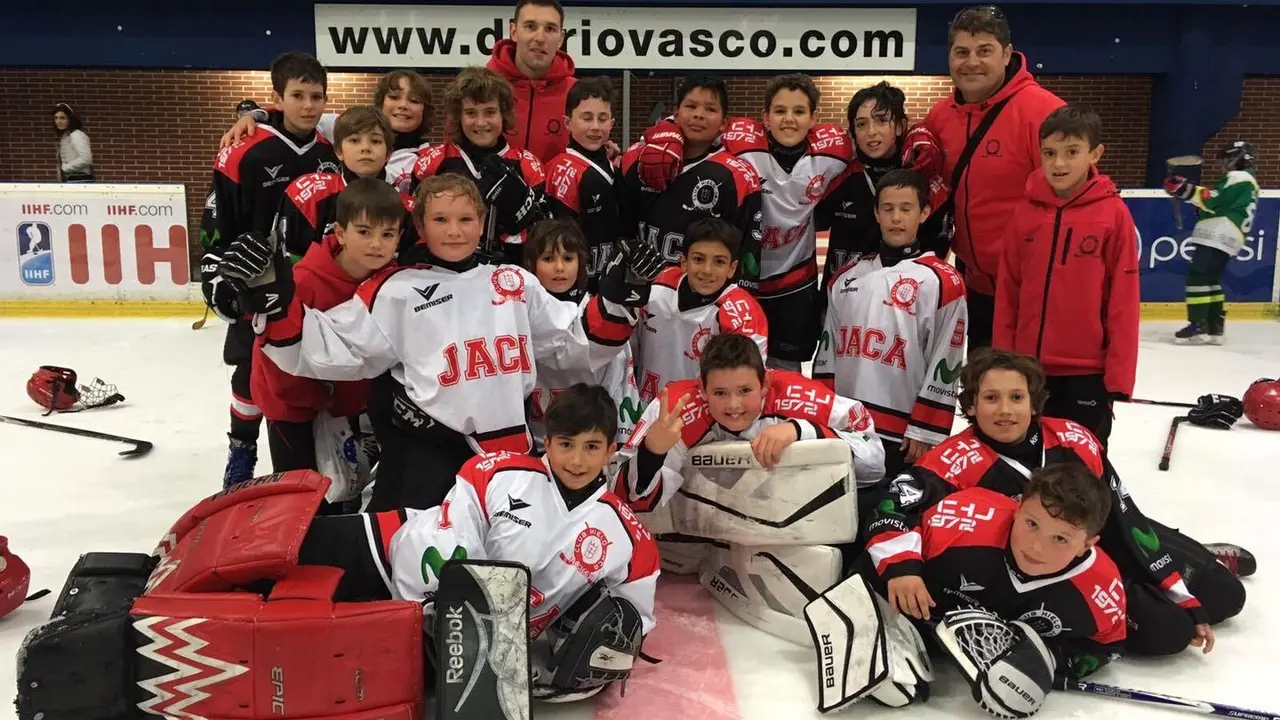 El equipo sub 12 del CH Jaca. | Foto:  CH Jaca