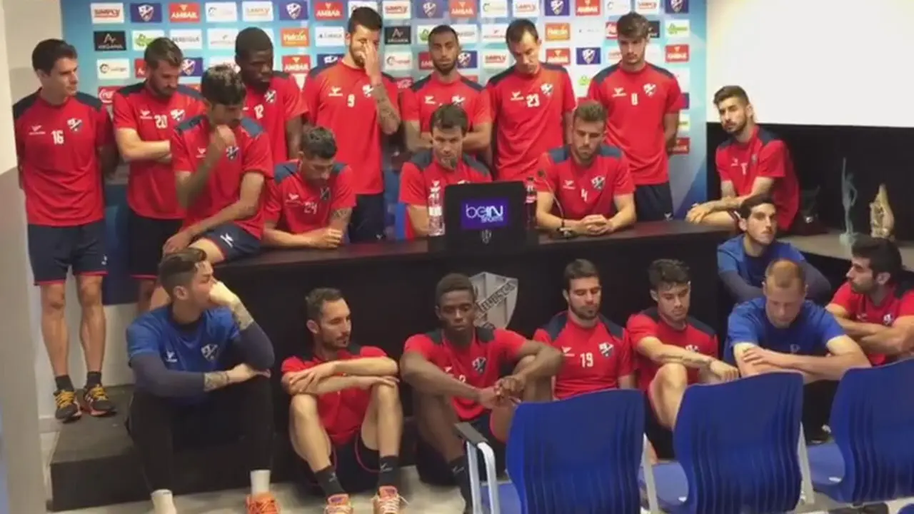 La plantilla al completo compareci&oacute; en sala de prensa | Foto: Miguel Barluenga