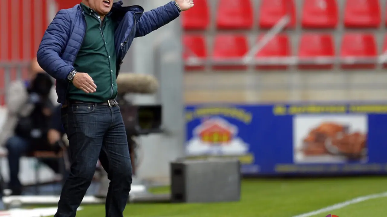 El t&eacute;cnico lucense cree que quien pierda no tendr&aacute; posibilidades de jugar el 'playoff' | Foto: LaLiga