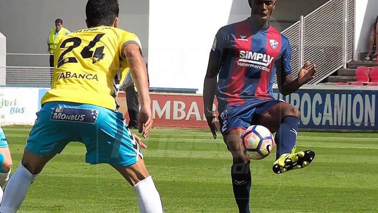 Jair Amador fue titular relegando a &Iacute;&ntilde;igo al banquillo | Foto: C.Pascual