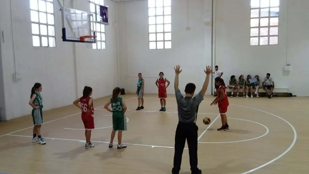 Imagen de un partido de la cantera del Pe&ntilde;as en el coqueto Pe&ntilde;as Center. Foto: CB Pe&ntilde;as