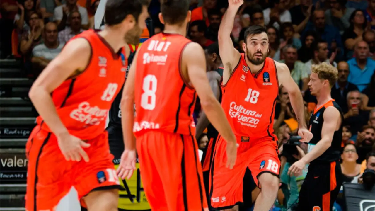 Pierre Oriola celebrando una canasta | Foto: Carlos Calvillo (SomosBasket)