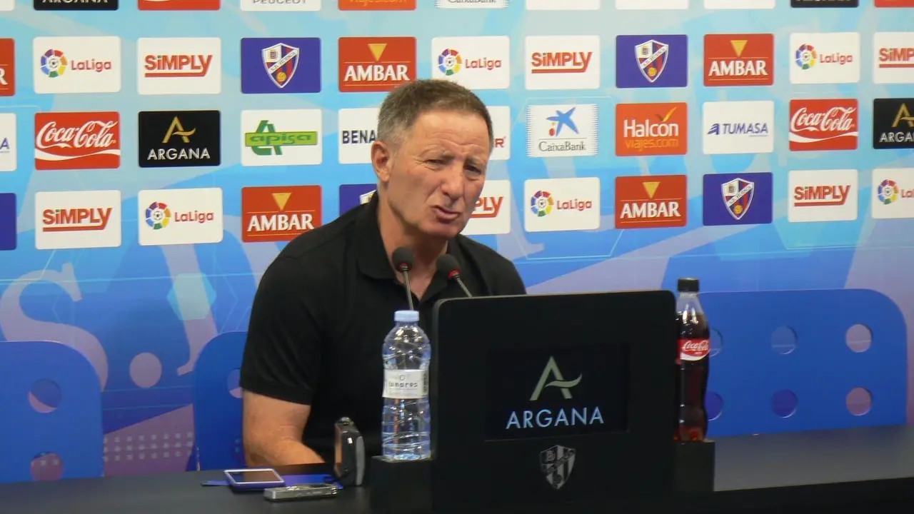 Anquela, en la rueda de prensa donde ha hablado sobre su equipo ante el reto del Levante | Foto: M.B.