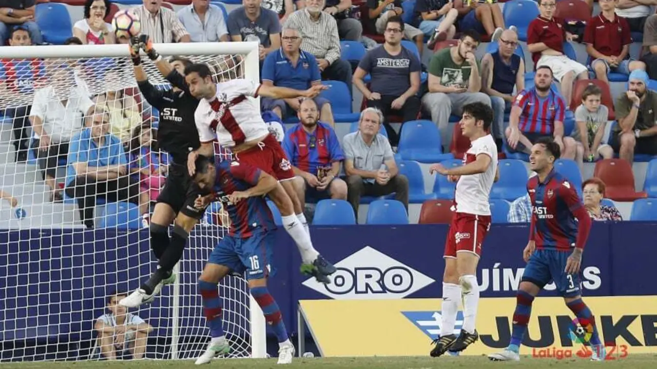 Anquela apost&oacute; por &Iacute;&ntilde;igo en detrimento de Jair | Foto: LaLiga