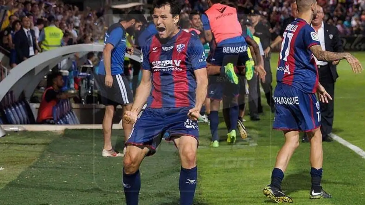 Camacho devolvi&oacute; al Huesca la esperanza con el gol que sirvi&oacute; para empatar el partido / Foto: C.Pascual