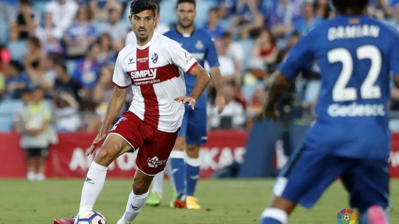 El '5' azulgrana disput&oacute; sus primeros minutos de la temporada ante El Alcoraz | Foto: LaLiga