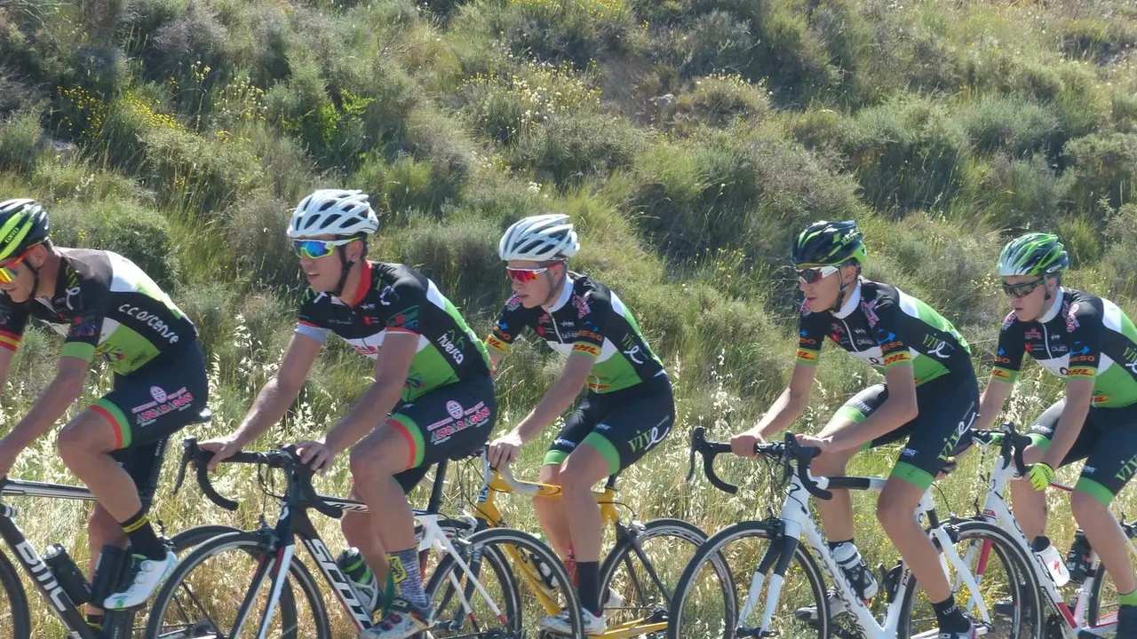 Imagen de los ciclistas durante uno de los entrenamientos | Foto: C.C. Oscense