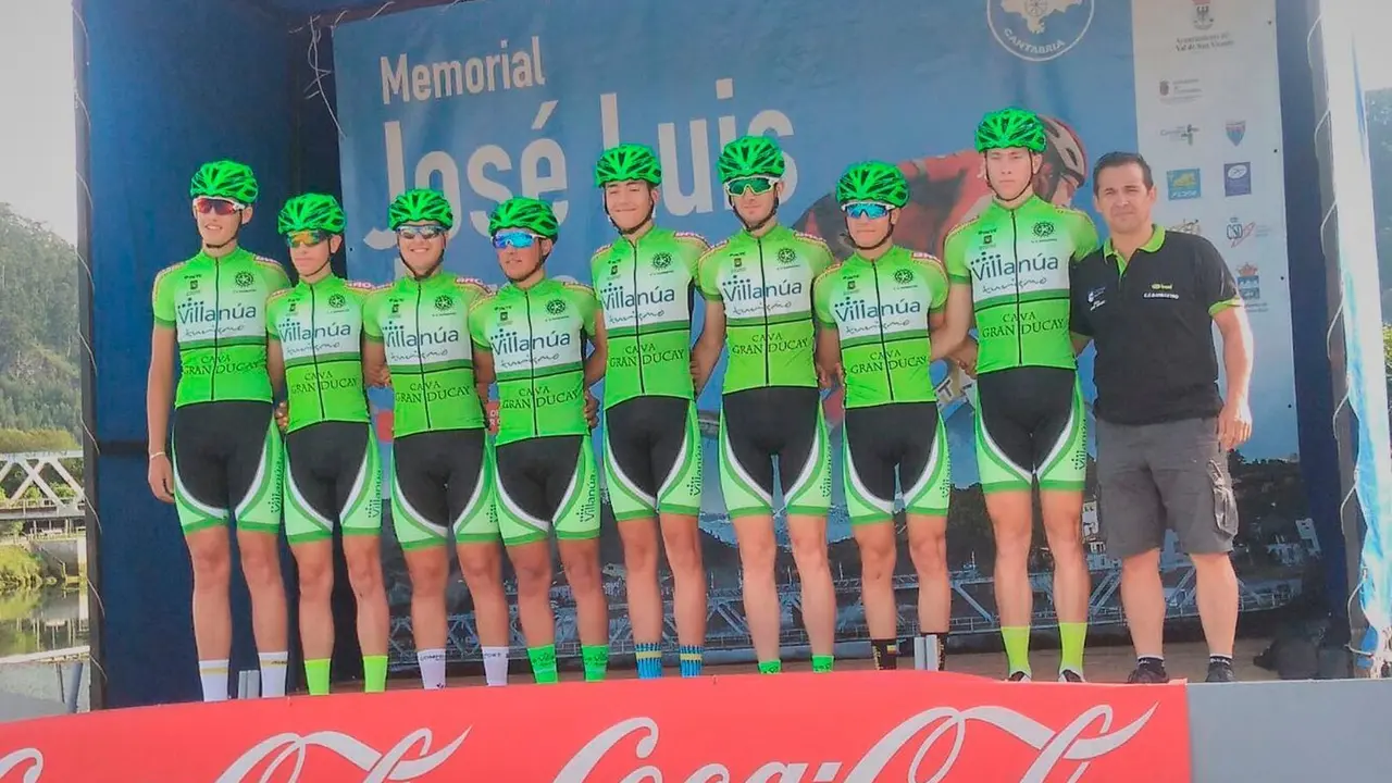 Equipo del Turismo Villan&uacute;a el pasado fin de semana en Cantabria. 