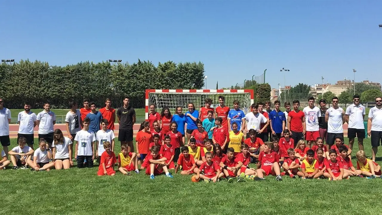 Foto de familia de los participantes | Foto: BM Huesca