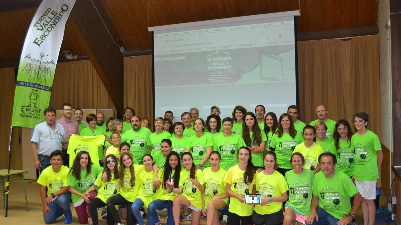 participantes en una anterior edici&oacute;n del torneo de baloncesto Benasque Valle Escondido. 
