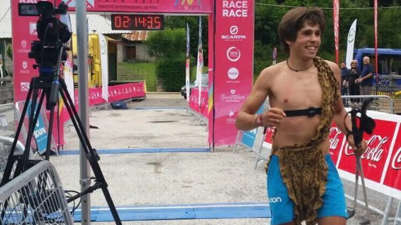 Ra&uacute;l Criado, segundos despu&eacute;s de entrar en la meta. Foto: Pirineos Fit