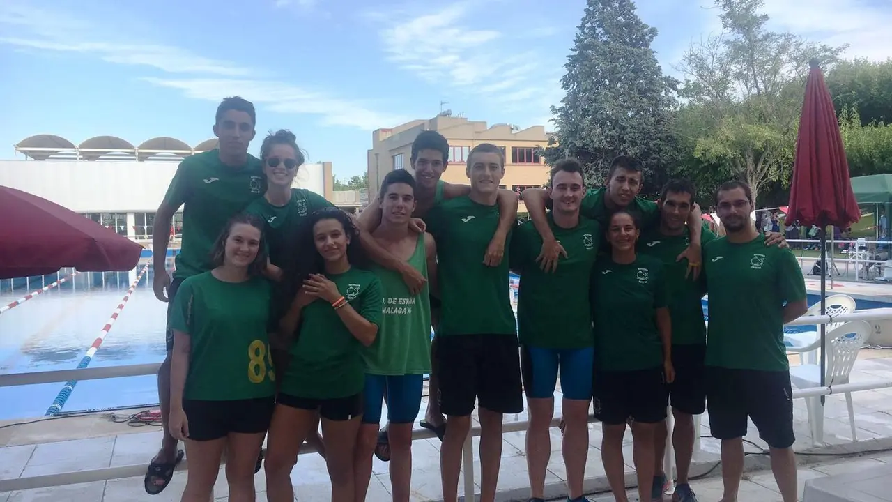 Foto de grupo de los nadadores zoitistas en Zaragoza | Foto: AD Zoiti 89