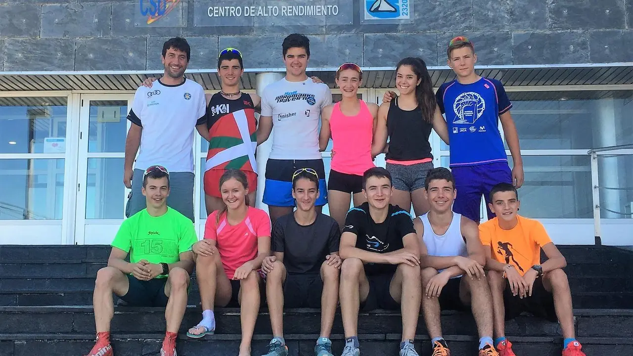 En la imagen, los miembros del Cetdi-Arag&oacute;n de esqu&iacute; de fondo. Foto: FADI