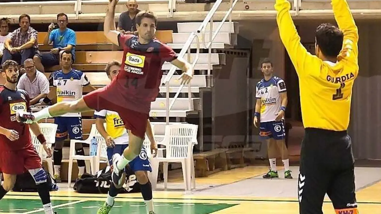 Adri&aacute; P&eacute;rez busca finalizar en el primer amistoso de la pretemporada del Bada contra el Granollers. Foto: C. Pascual