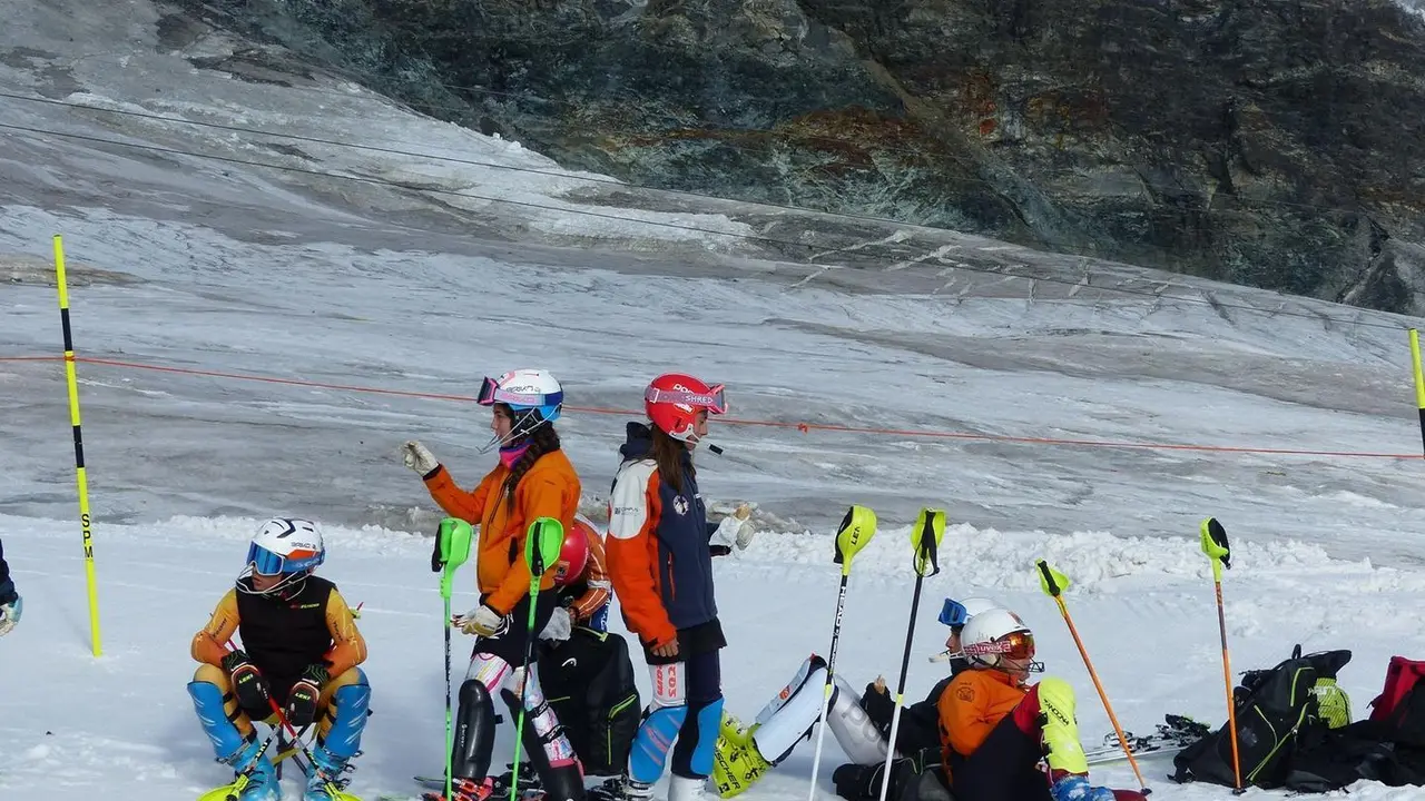 Concentraci&oacute;n de 'jabatos' de Mayencos en Saas-Fee. Foto: Mayencos