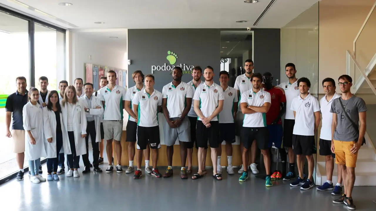 La plantilla pe&ntilde;ista ha pasado los preceptivos reconocimientos m&eacute;dicos antes de comenzar la pretemporada | Foto: CB Pe&ntilde;as Huesca