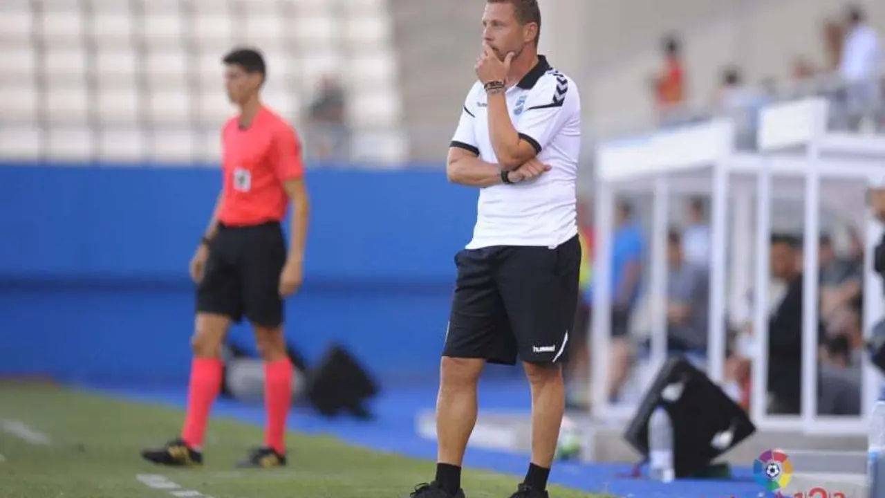 El ex valencianista tiene claro c&oacute;mo quiere que juegue su equipo en El Alcoraz | Foto: LaLiga