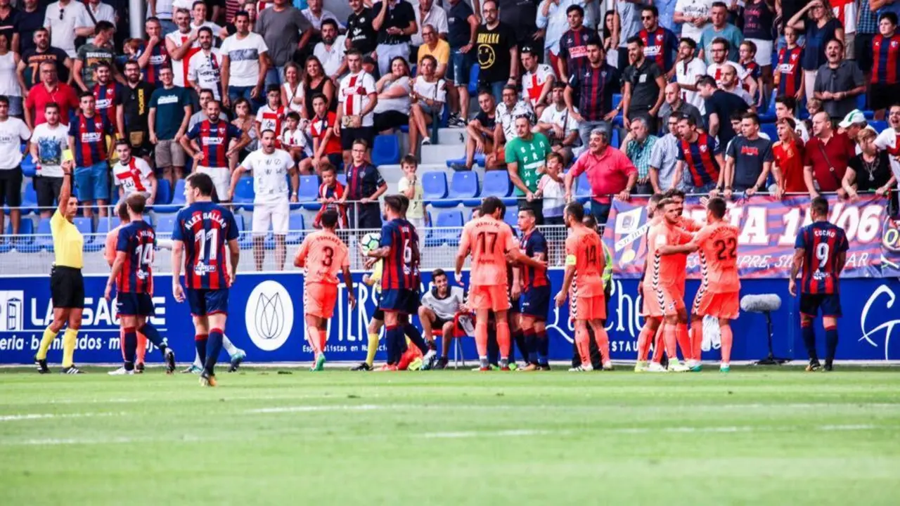 Los 24 jugadores de la plantilla buscar&aacute;n cumplir con las expectativas | Foto: Miguel Rodellar