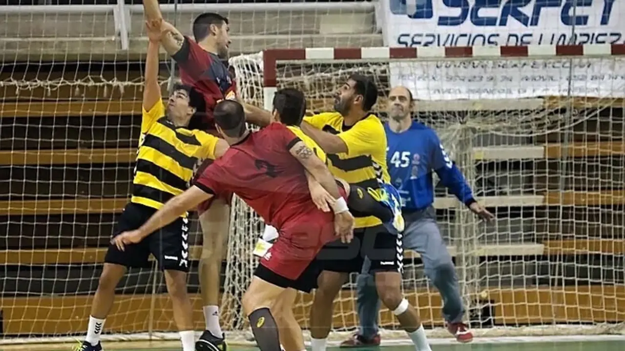 Imagen de la jugada en que se lesion&oacute; Teixeira contra el Guadalajara. Foto: C. Pascual