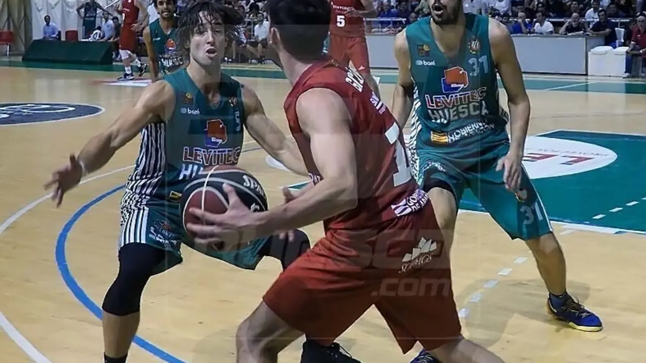 Levitec Huesca y Tecnyconta Zaragoza midieron sus fuerzas en pretemporada en un bonito partido / Foto: C.Pascual