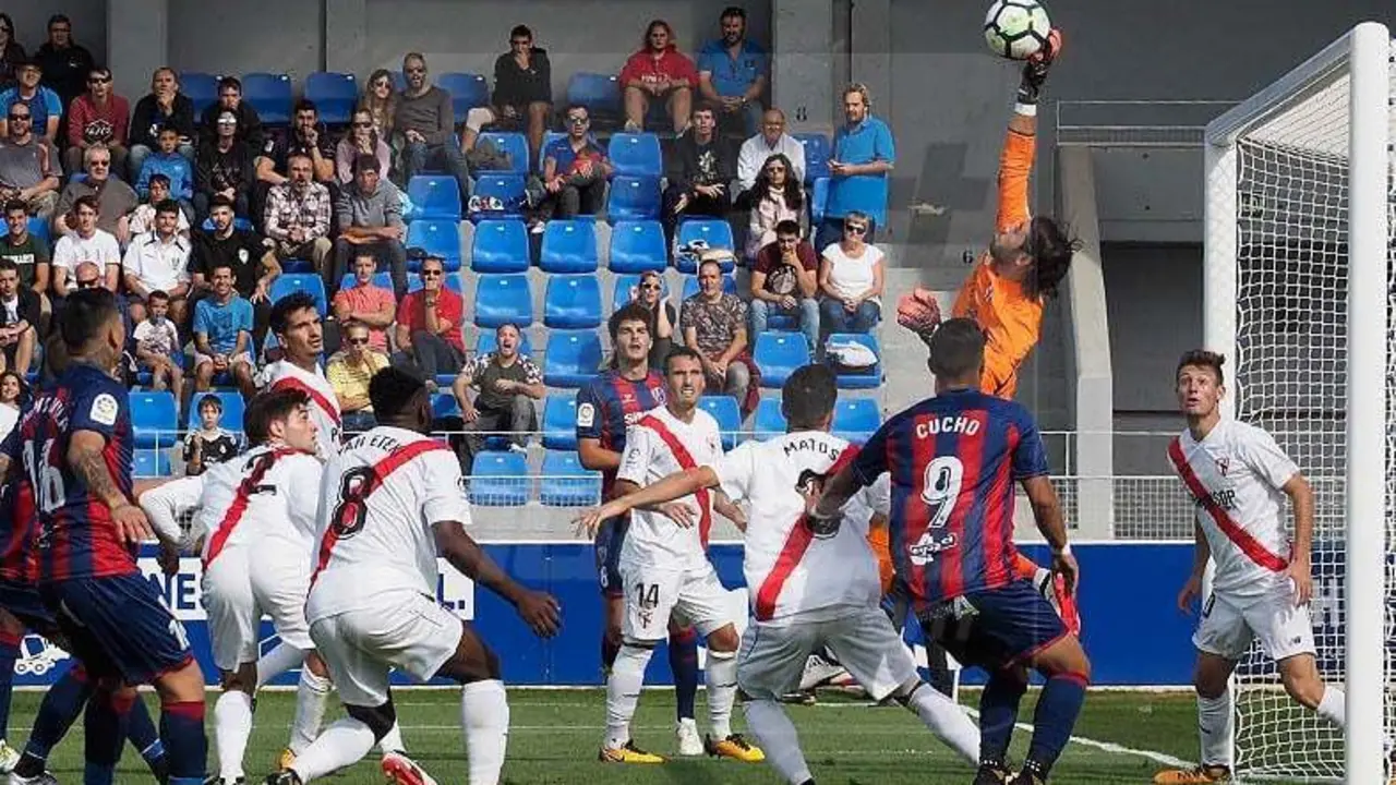 'Cucho' (de espaldas) es hasta la fecha una de las sensaciones de la temporada | Foto: C. Pascual