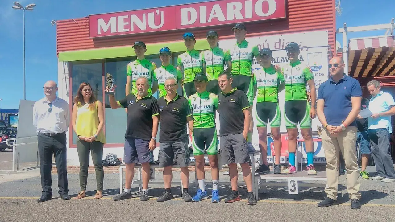 El Turismo Villan&uacute;a, en la imagen, volvi&oacute; a llevarse la Vuelta a Talavera. Foto: G. T.