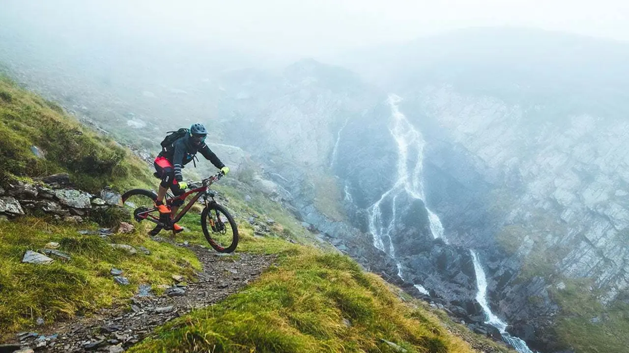 La Trans Nomad deja im&aacute;genes tan espectaculares como la de este biker. Foto: Nacho Trueba