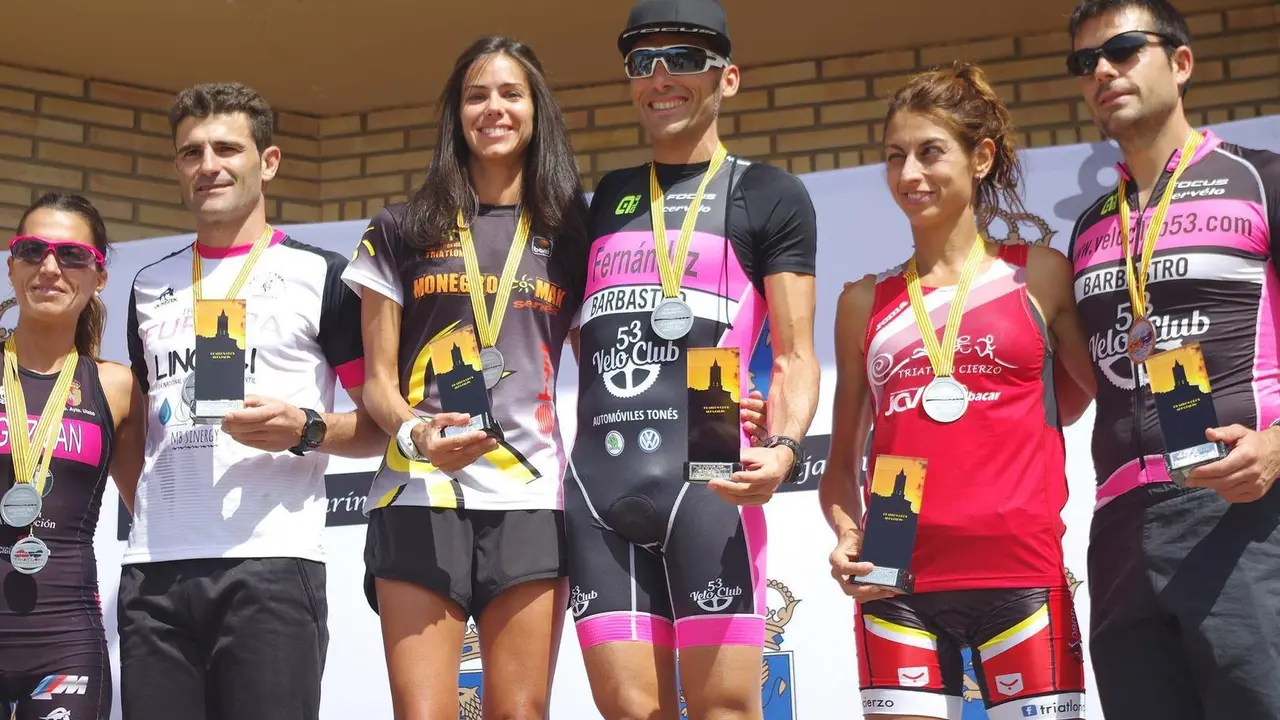 Ana Llanos y Carlos F&eacute;rnandez, en el centro de la imagen | Foto: FATRI