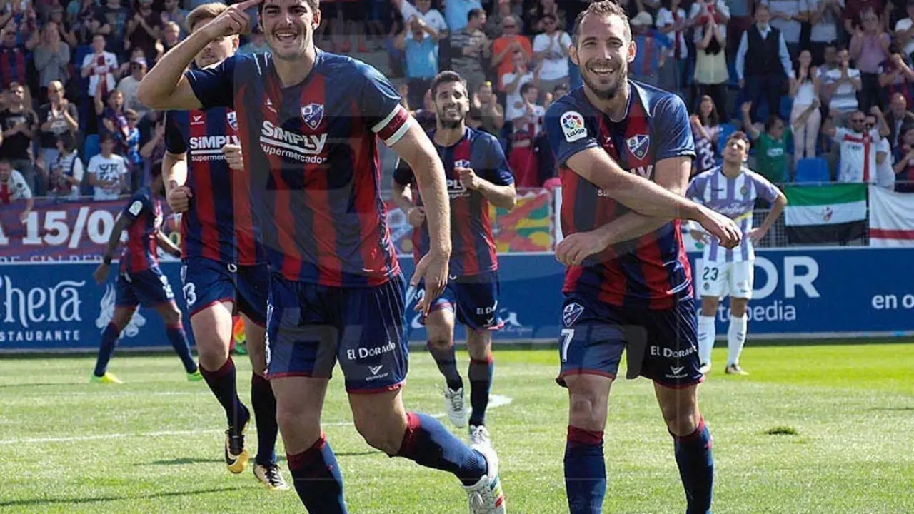Melero celebra el gol que dio el triunfo al Huesca ante el Valladolid | Foto: C.Pascual