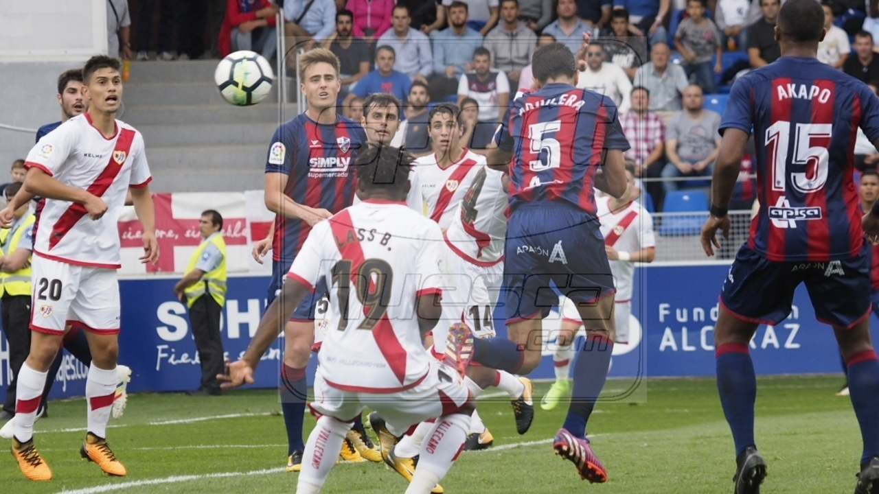 Aguilera en el momento del remate del 1-1 | Foto: C.Pascual