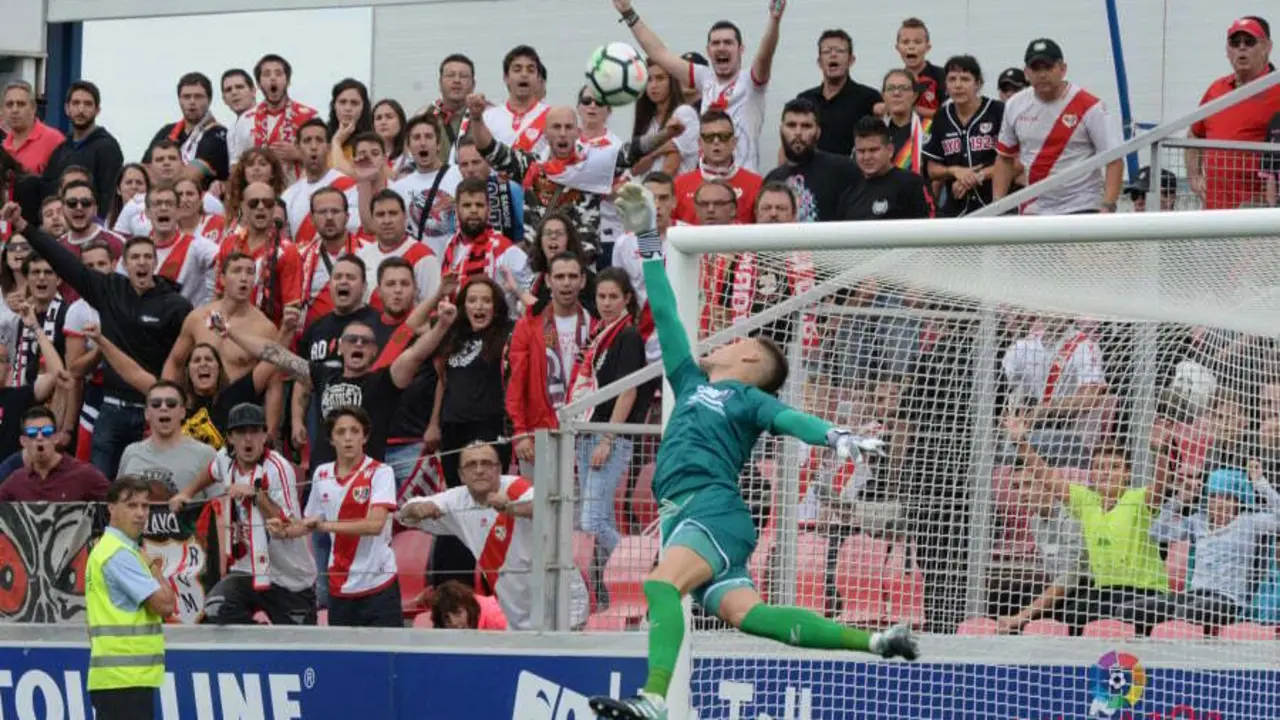 El guardameta azulgrana fue el mejor del Huesca ante el Rayo | Foto: LaLiga