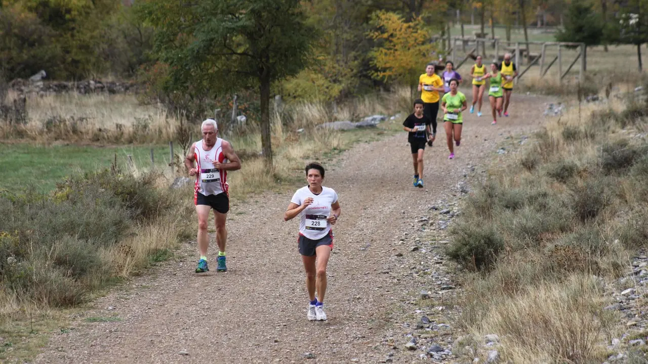 Participantes en la pasada edici&oacute;n del cross El Juncaral. Foto: Ayto Villan&uacute;a
