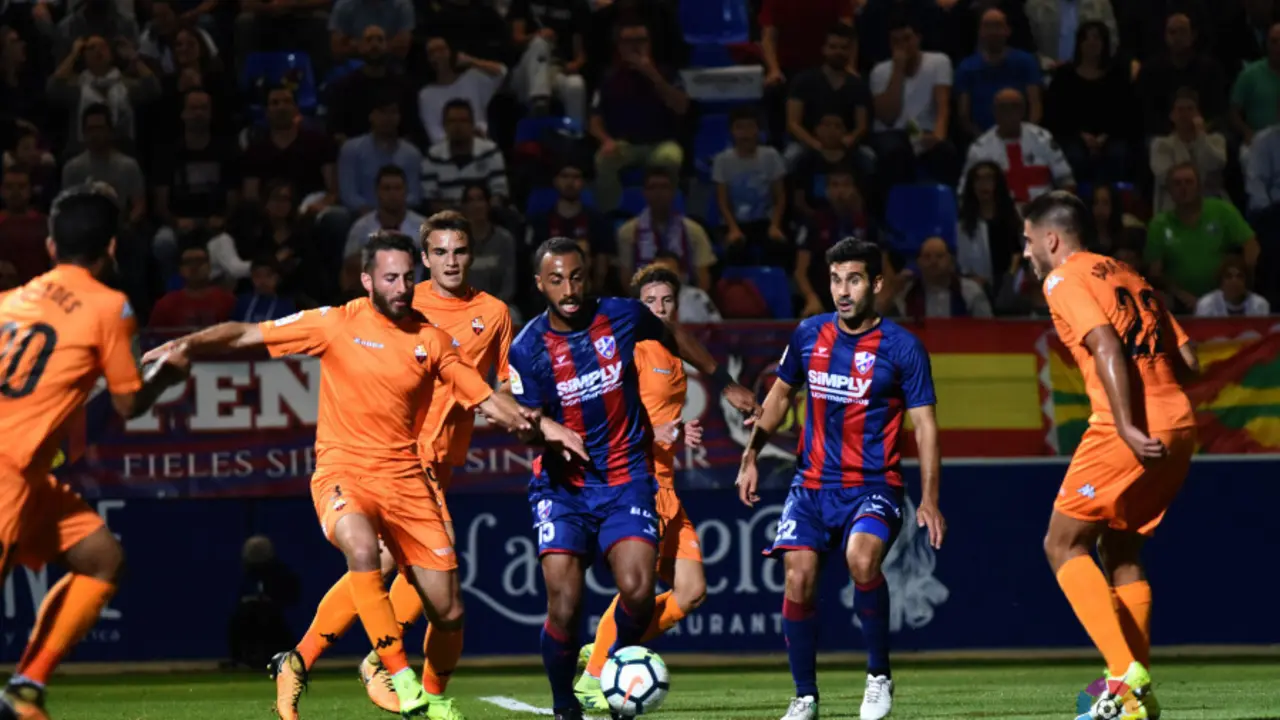 Carlos Akapo complet&oacute; un partido muy meritorio en su regreso al lateral derecho.  | Foto: LaLiga