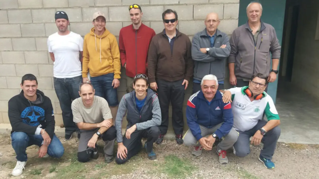 Foto familia de los participantes en la competici&oacute;n.