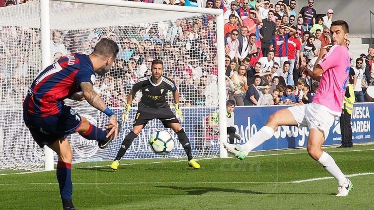 Vadillo le dio a Sastre (vs C&aacute;diz) la asistencia m&aacute;s bonita de la temporada | Foto: C.Pascual