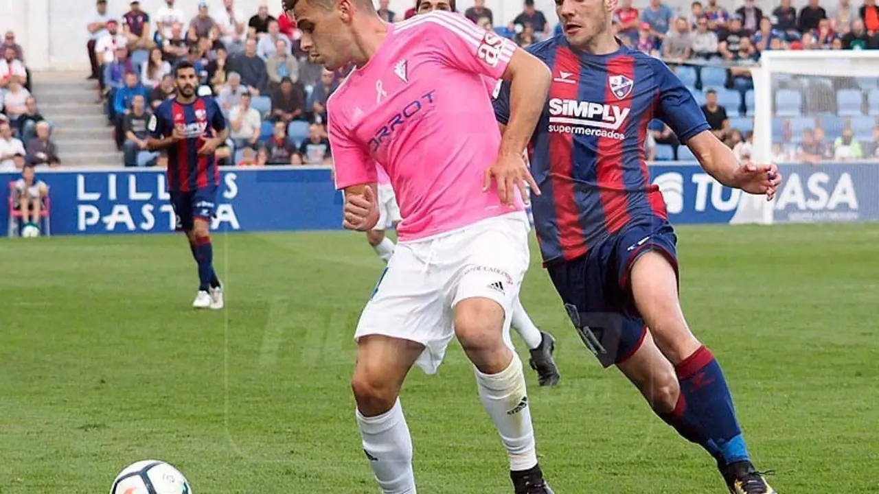 Ante el C&aacute;diz fue la &uacute;ltima ocasi&oacute;n de Gallar como titular en El Alcoraz | Foto: C.Pascual