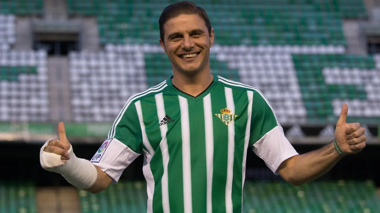 El gaditano fue jugador blanco durante unas horas | Foto: F&uacute;tbol Emotion