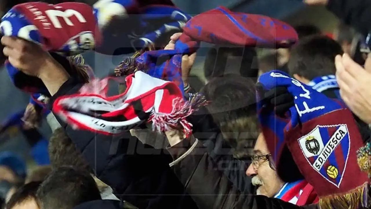 La hinchada oscense est&aacute; m&aacute;s con su equipo que nunca | Foto: C.Pascual