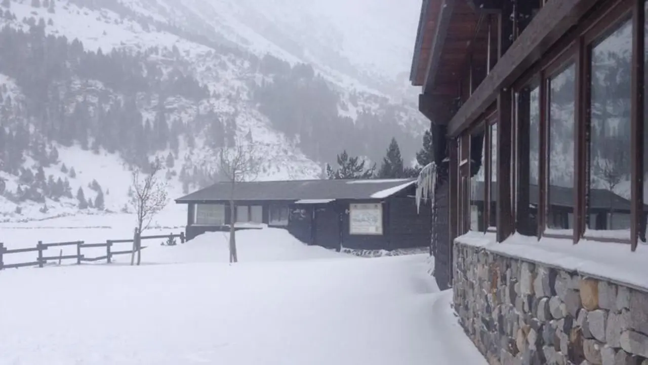 Imagen de Llanos del Hospital, tras la nevada del mi&eacute;rcoles. Foto: J. M.