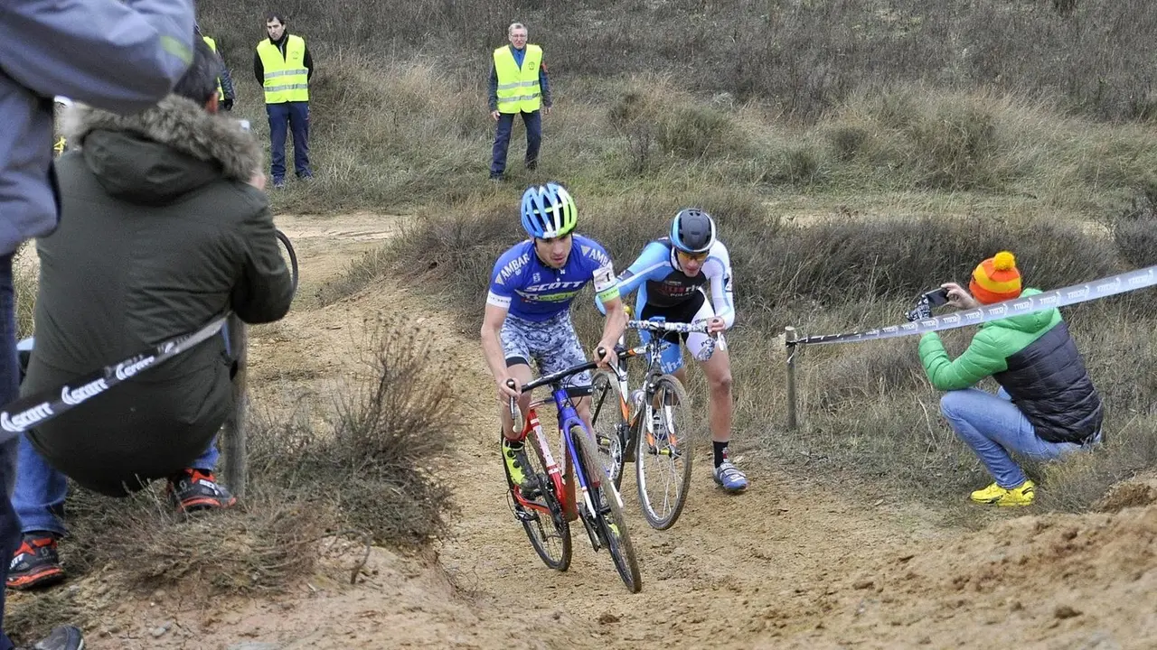 Imagen de archivo de una anterior edici&oacute;n de la prueba de ciclocross en Huesca capital. | Foto: C.C. Oscense
