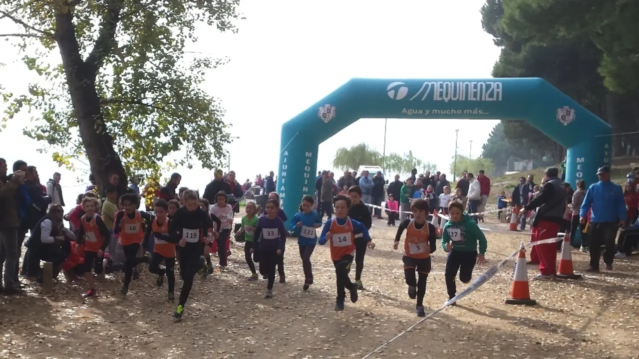 Los m&aacute;s peque&ntilde;os disfrutan de un d&iacute;a de Cross en Mequinenza | Foto: Comarca del Bajo Cinca