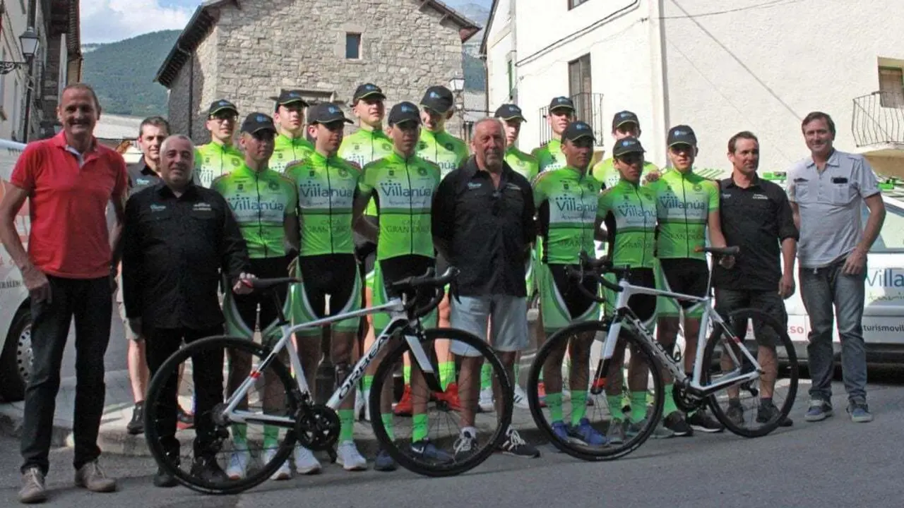 Imagen durante una concentraci&oacute;n del equipo Turismo Villan&uacute;a la pasada temporada | Foto: Turismo Villan&uacute;a