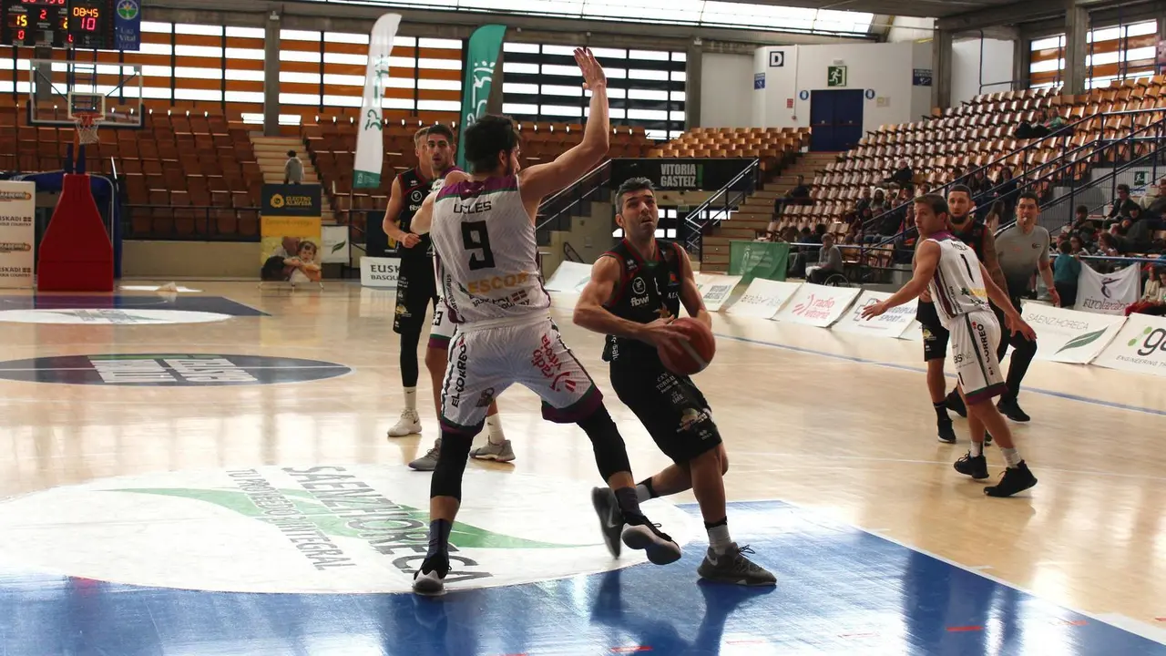 Iberostar Palma rompe su racha de cinco derrotas en la dif&iacute;cil cancha de Araberri |Foto Bah&iacute;a San Agust&iacute;n