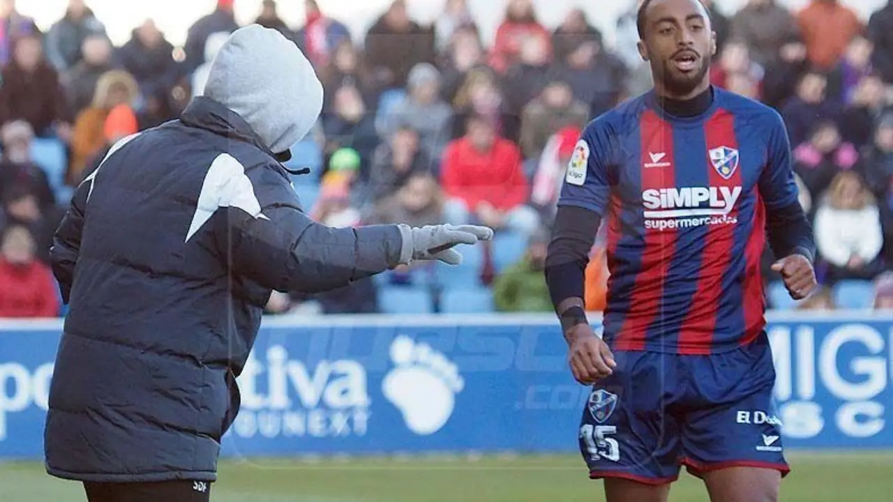 Akapo volvi&oacute; a la titularidad frente al N&agrave;stic. | Foto: C.Pascual