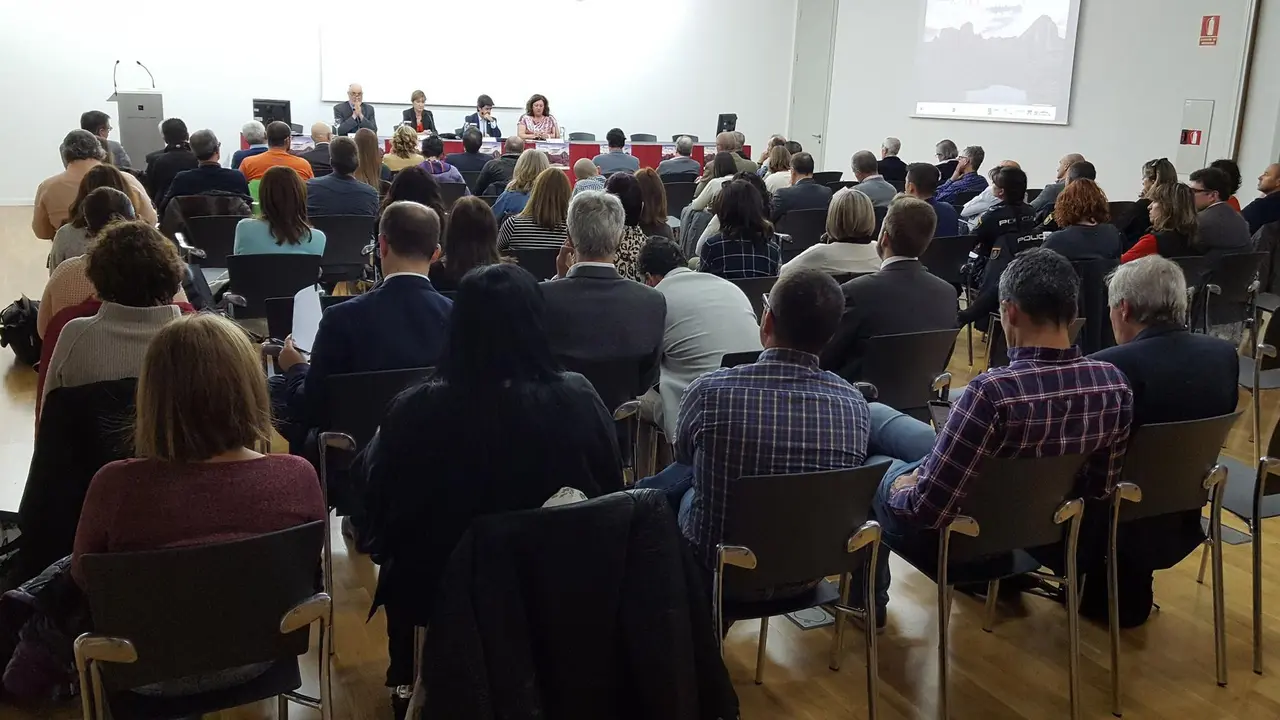 Asistentes a una de la jornadas del congreso Derecho y Monta&ntilde;a celebrado hace unas fechas en Huesca capital. Foto: Colegio de Abogados